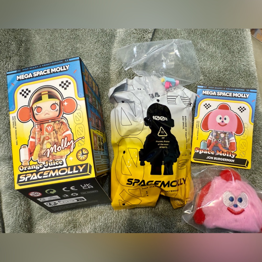 Pop Mart MEGA SPACE MOLLY 100% Series 4- confirmed John Burgerman